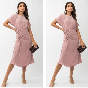 Mauve Short Sleeve Elastic Shirring Midi Dress